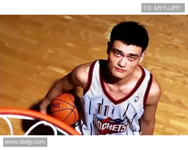 姚明戴手套的背后故事与篮球场上的温暖瞬间