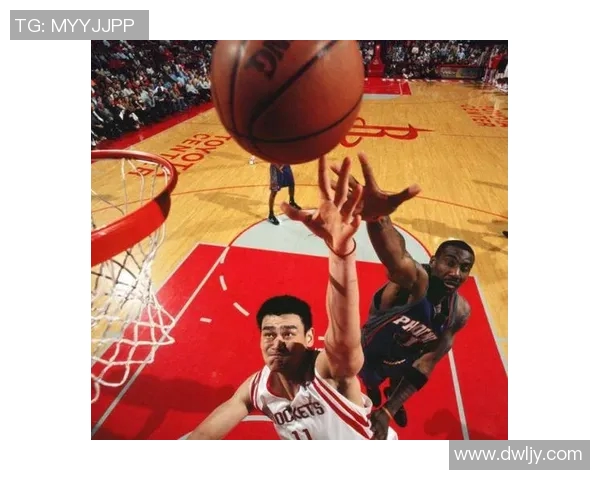 姚明在比赛中精彩进球瞬间的珍贵照片回顾与分析